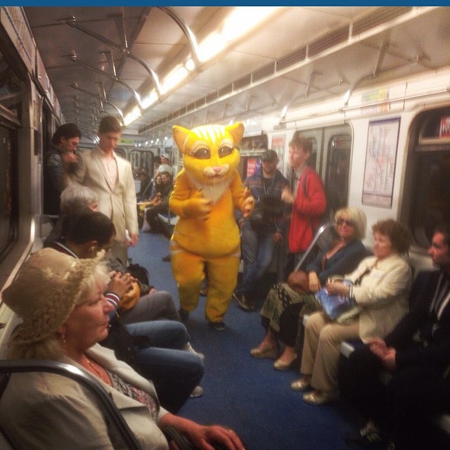 мода петербургского метро, мода метро, модники в транспорте, странные пассажиры метро 