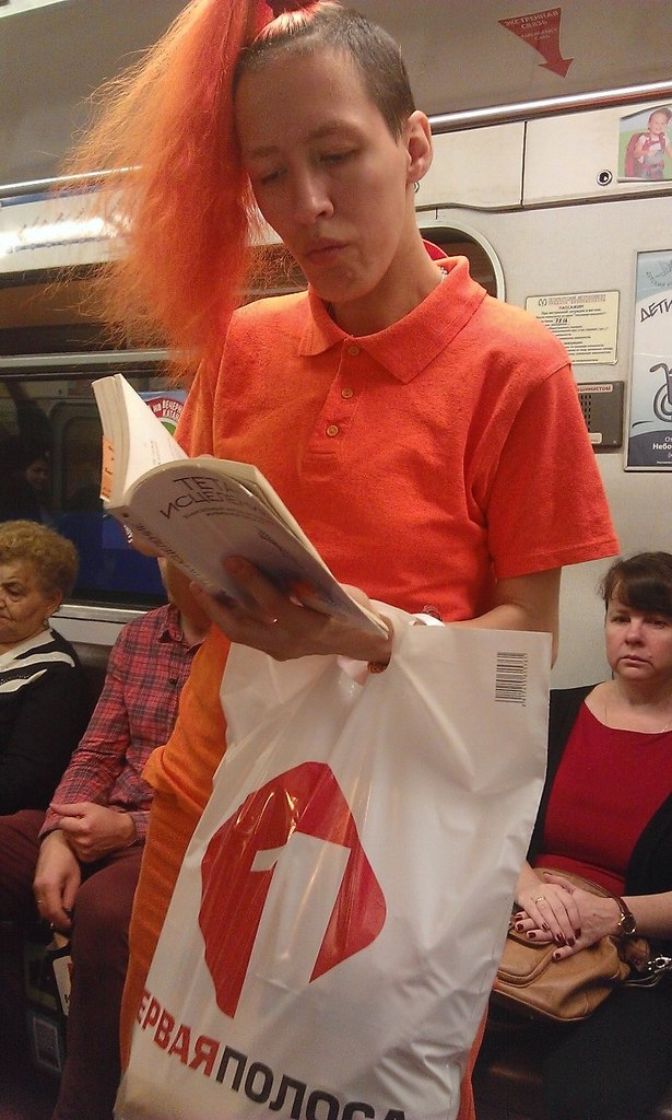 мода петербургского метро, мода метро, модники в транспорте, странные пассажиры метро 