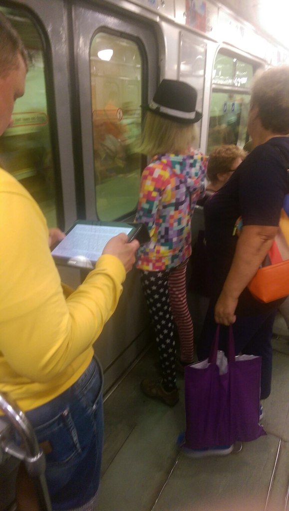 мода петербургского метро, мода метро, модники в транспорте, странные пассажиры метро 