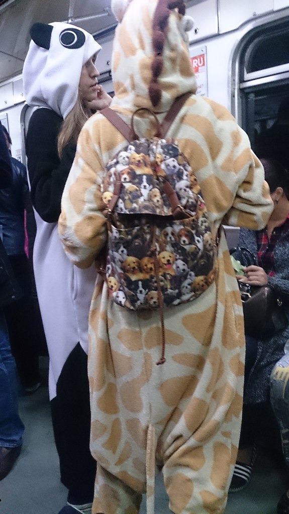 мода петербургского метро, мода метро, модники в транспорте, странные пассажиры метро 