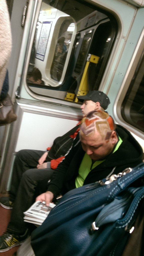 мода петербургского метро, мода метро, модники в транспорте, странные пассажиры метро 
