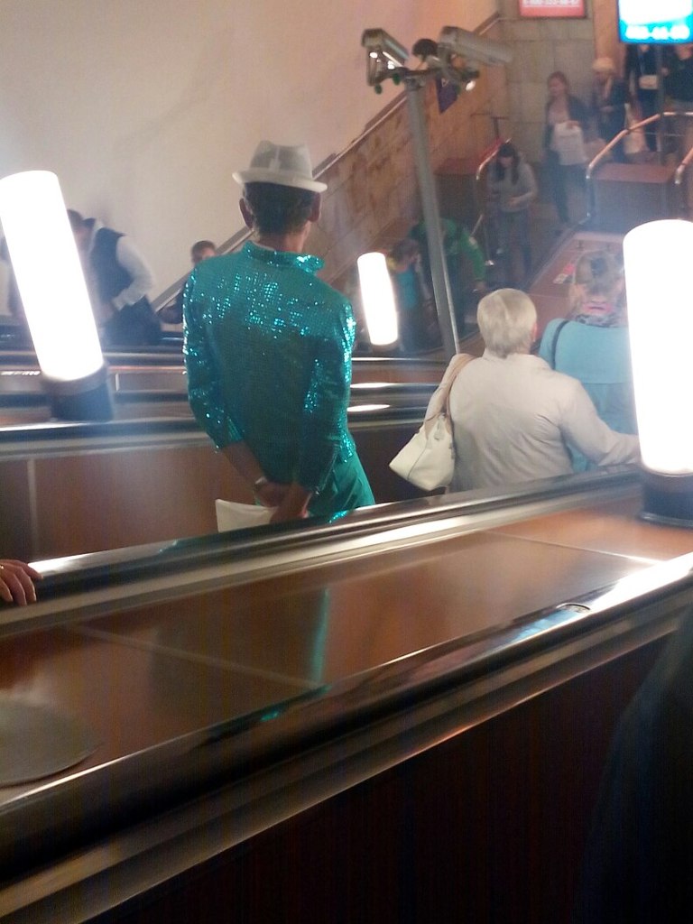 мода петербургского метро, мода метро, модники в транспорте, странные пассажиры метро 