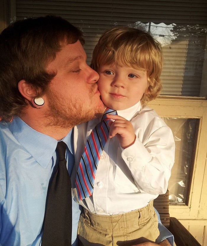 мальчик в костюме Эльзы, 3-летний мальчик захотел быть принцессой Эльзой на Хэллоуин