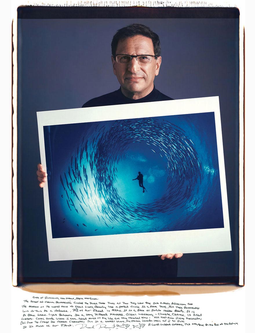 Фотографы позируют со своими знаковыми работами, которые принесли им всемирную славу Фотографы позируют со своими знаковыми работами, Тим Мантоани, Tim Mantoani, Behind Photographs