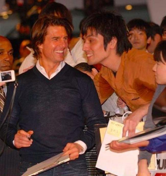 неловкие фотографии фанатов и кумиров, смешные фото фанатов с кумирами, смешные фото фанатов с знаментостями