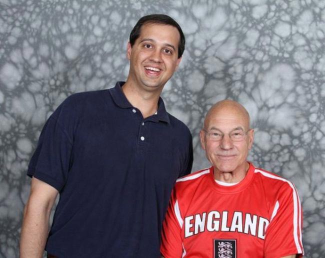 неловкие фотографии фанатов и кумиров, смешные фото фанатов с кумирами, смешные фото фанатов с знаментостями