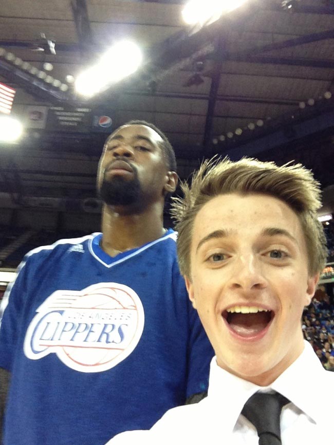 неловкие фотографии фанатов и кумиров, смешные фото фанатов с кумирами, смешные фото фанатов с знаментостями