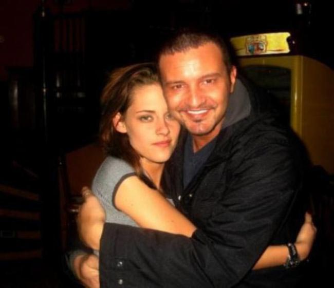 неловкие фотографии фанатов и кумиров, смешные фото фанатов с кумирами, смешные фото фанатов с знаментостями