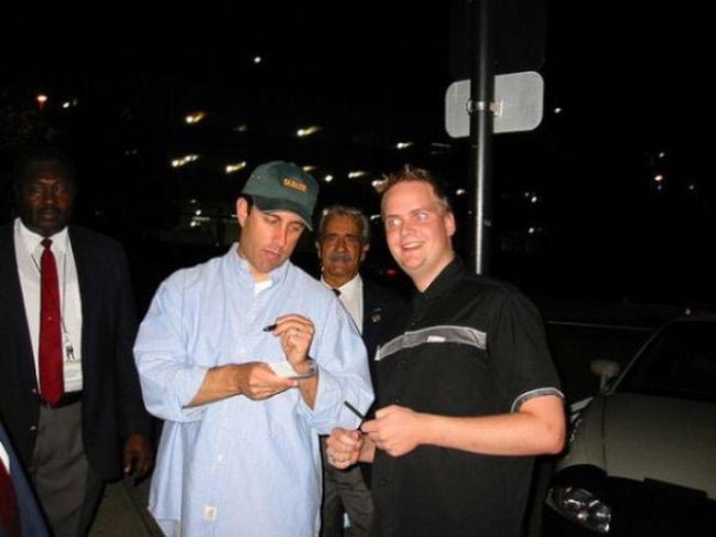 неловкие фотографии фанатов и кумиров, смешные фото фанатов с кумирами, смешные фото фанатов с знаментостями