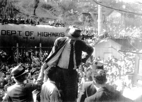 Вы потеряете дар речи, как только увидите этого человека в полный рост Роберт Уодлоу,Robert Wadlow, самый высоки человек в истории, рост самого высокого человека в истории,