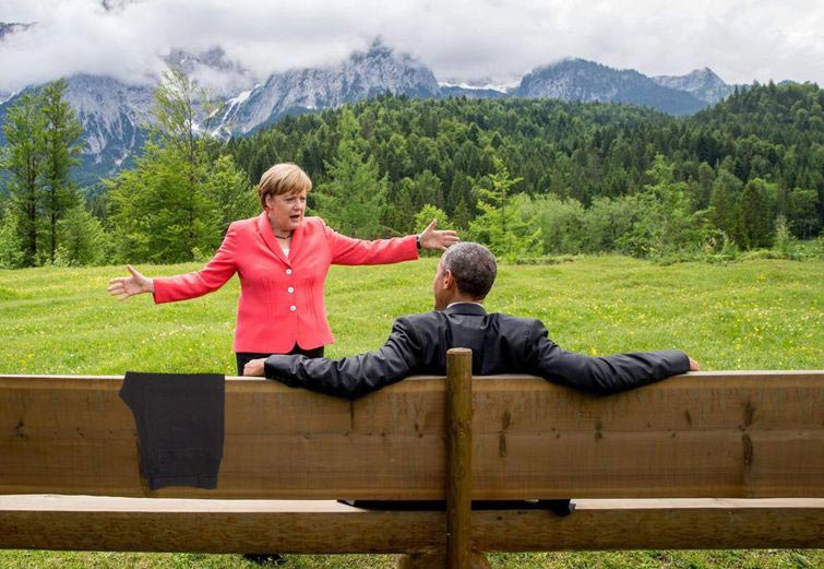 Барак Обама и Ангела Меркель на съезде большой семерки, Барак Обама и Ангела Меркель G7, мемы на фото Барак Обама и Ангела Меркель