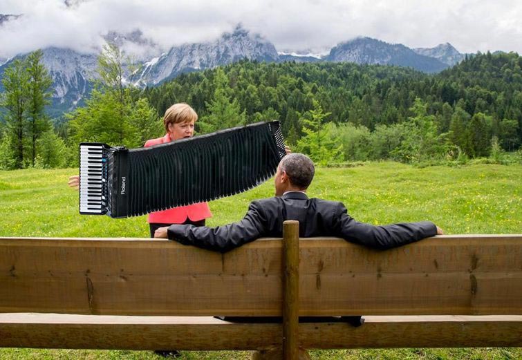 Барак Обама и Ангела Меркель на съезде большой семерки, Барак Обама и Ангела Меркель G7, мемы на фото Барак Обама и Ангела Меркель