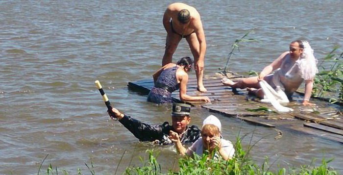 эту страну не победить, умом Россию не понять, только в  России, это Россия детка