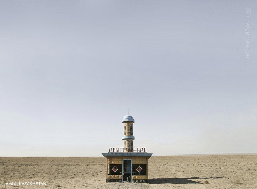 Советский психодел, футуристические автобусные остановк, остановки из СССР,  Кристофер Хервиг, Christopher Herwig