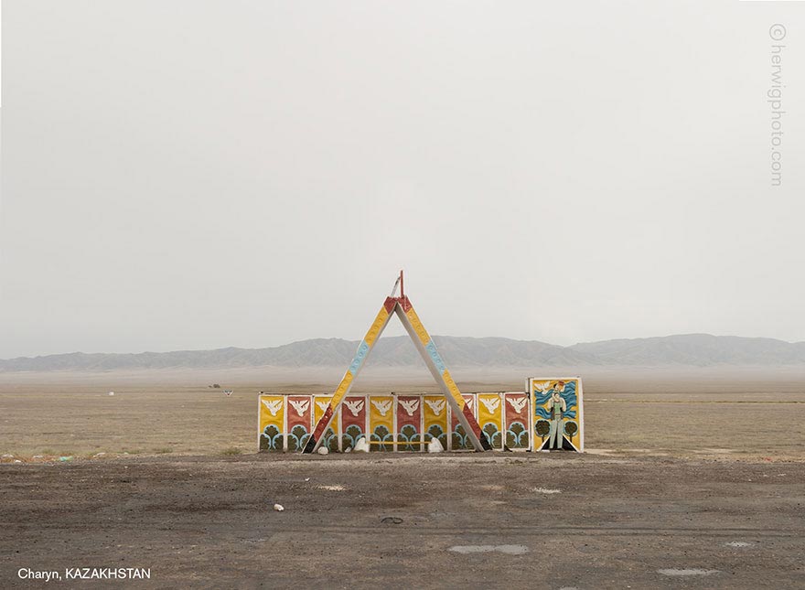 Советский психодел, футуристические автобусные остановк, остановки из СССР,  Кристофер Хервиг, Christopher Herwig