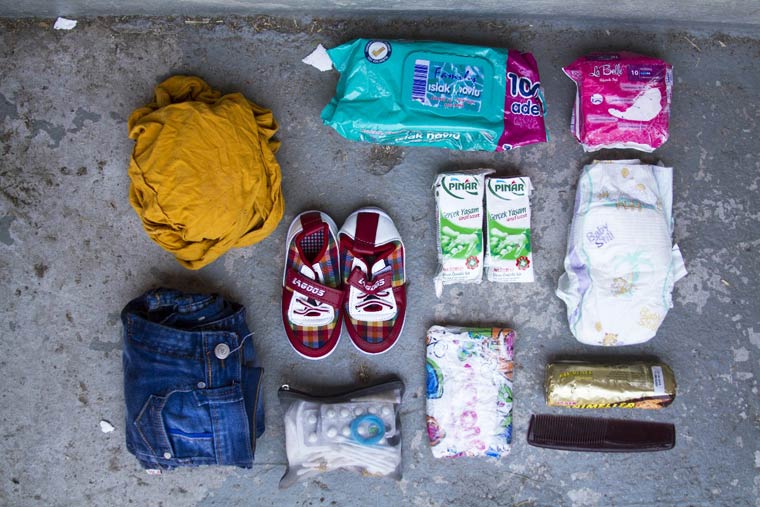 В сумке беженца, что лежит в сумке беженца, What's in my bag, что в моей сумке, что берут с собой беженцы