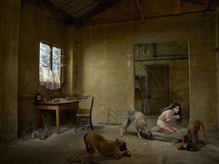 Шокирующие реальные истории о детях, выросших в диких условиях, в серии мистических фотографий истории детей выросших в диких условиях, дикие дети, Feral Children, Джулия Фуллертон-Баттен, Julia Fullerton-Batten