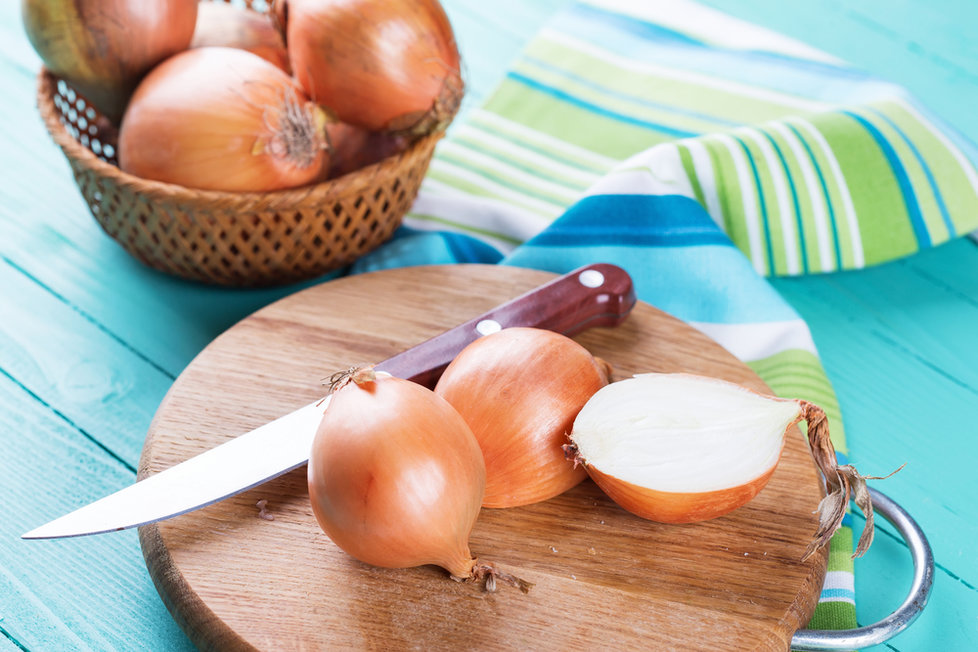 как использовать репчатый лук, советы по использованию лука не по назначению 