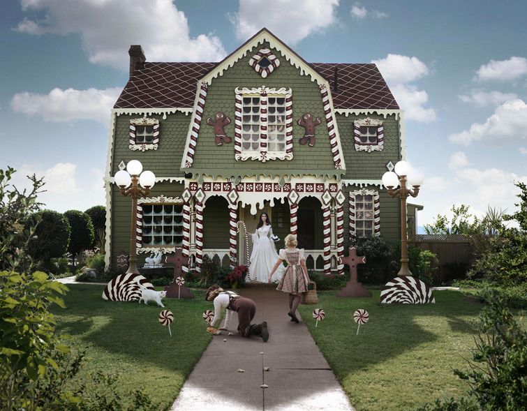 украсила дом пряничный домик, превратила дом в пряничный домик