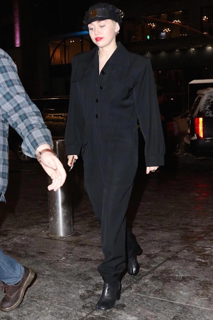 Самые нелепые и безвкусные наряды знаменитостей за первую половину марта странные наряды знаменитостей, нелепые безвкусные наряды звёзд