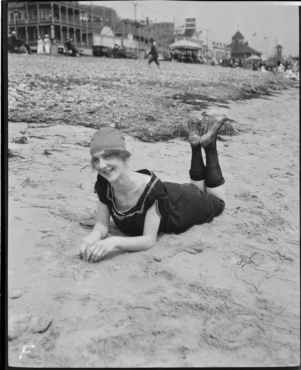 купальники 1920 год, купальники носили женщины в 1920 году, винтажные купальники, день на пляже 1 лет назад, 