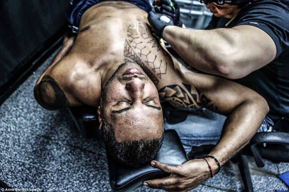 процесс нанесения татуировки, Энн Бэлок Лавэр, Anne Burlock Lawver Indelible