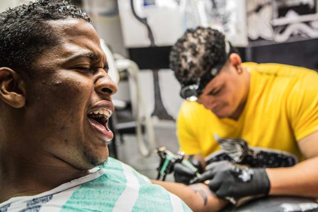 процесс нанесения татуировки, Энн Бэлок Лавэр, Anne Burlock Lawver Indelible