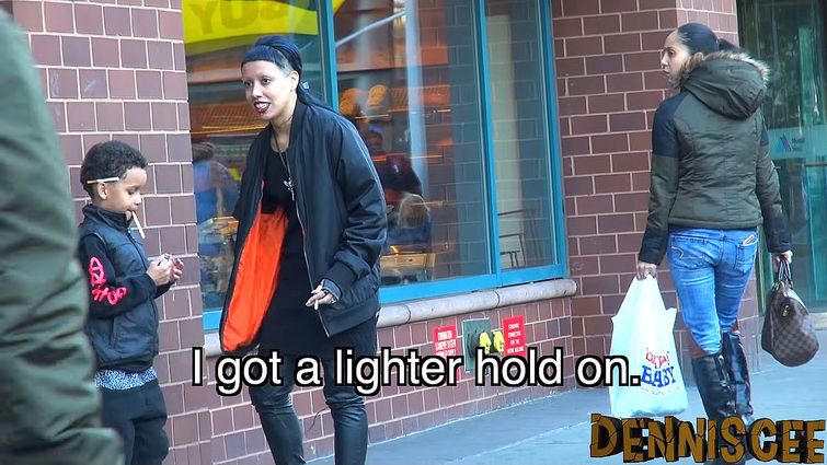 мальчик просил взрослых закурить, социальный эксперимент мальчик курить