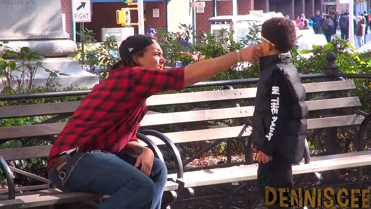 мальчик просил взрослых закурить, социальный эксперимент мальчик курить