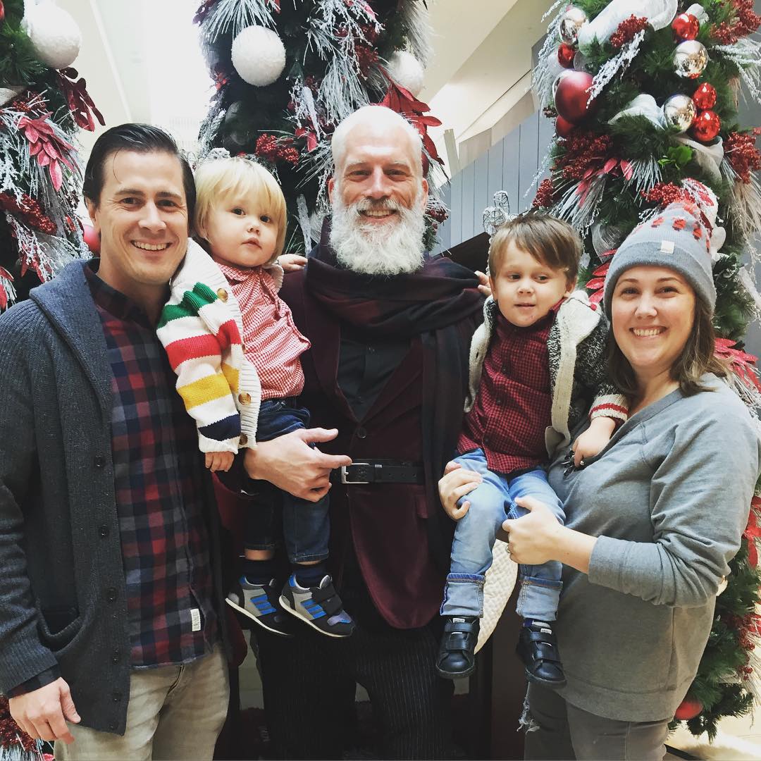 модный бородатый Санта,  Пол Мейсон,  Paul Mason