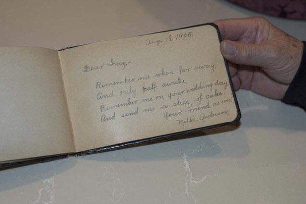 Мужчина нашел 100-летний свадебный торт своих бабушки и дедушки, во время уборки в гараже нашел столетний свадебный торт, нашел 100-летний свадебный торт, Рональд Уорнингер, Ronald Warninger