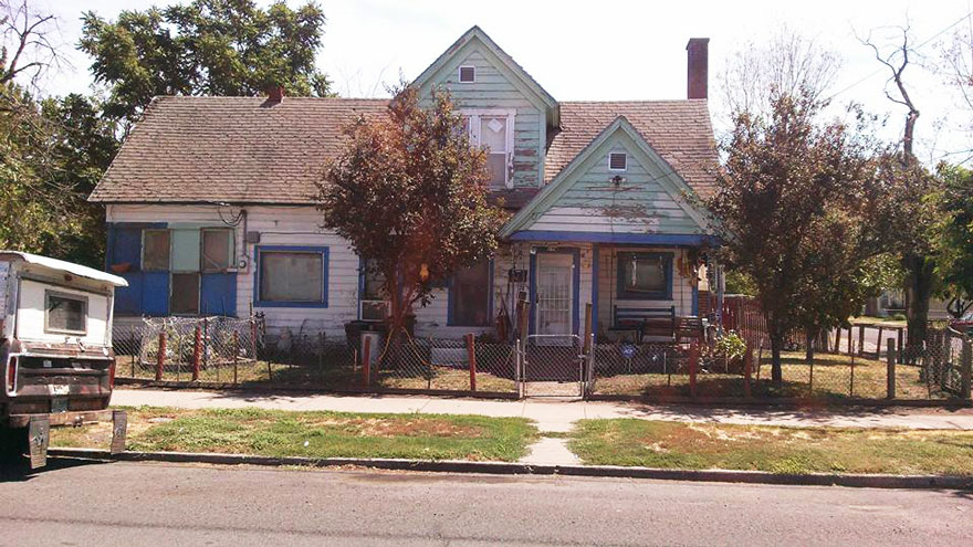 подростки высмеивали дом 75-летнего, добровольцы покрасили дом, Джош Сайганик, Josh Cyganik 