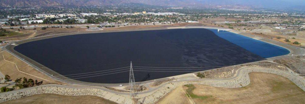 Почему американцы высыпали 96 миллионов черных шаров в водохранилище 96 млн черных шаров, черные пластиковые шары в водохранилище, пластиковые шары от испарения воды