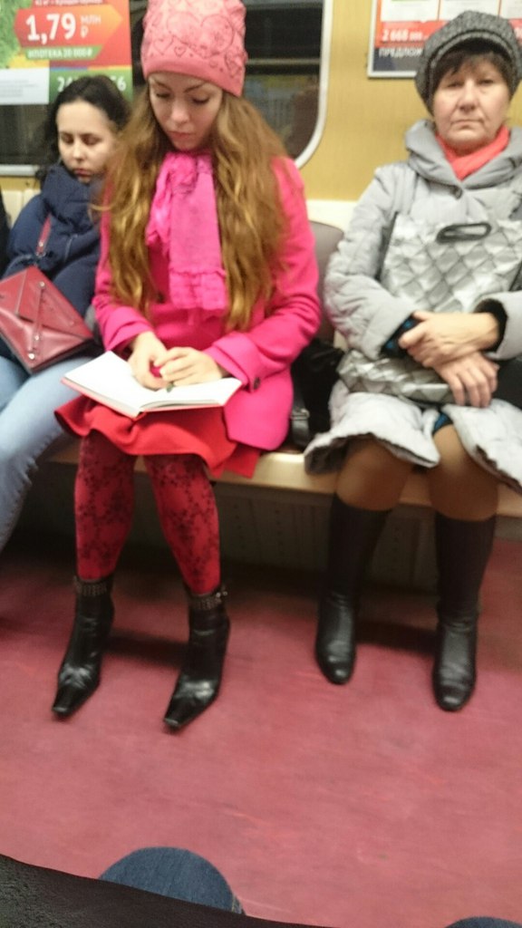 мода петербургского метро, мода метро, модники в транспорте, странные пассажиры метро 