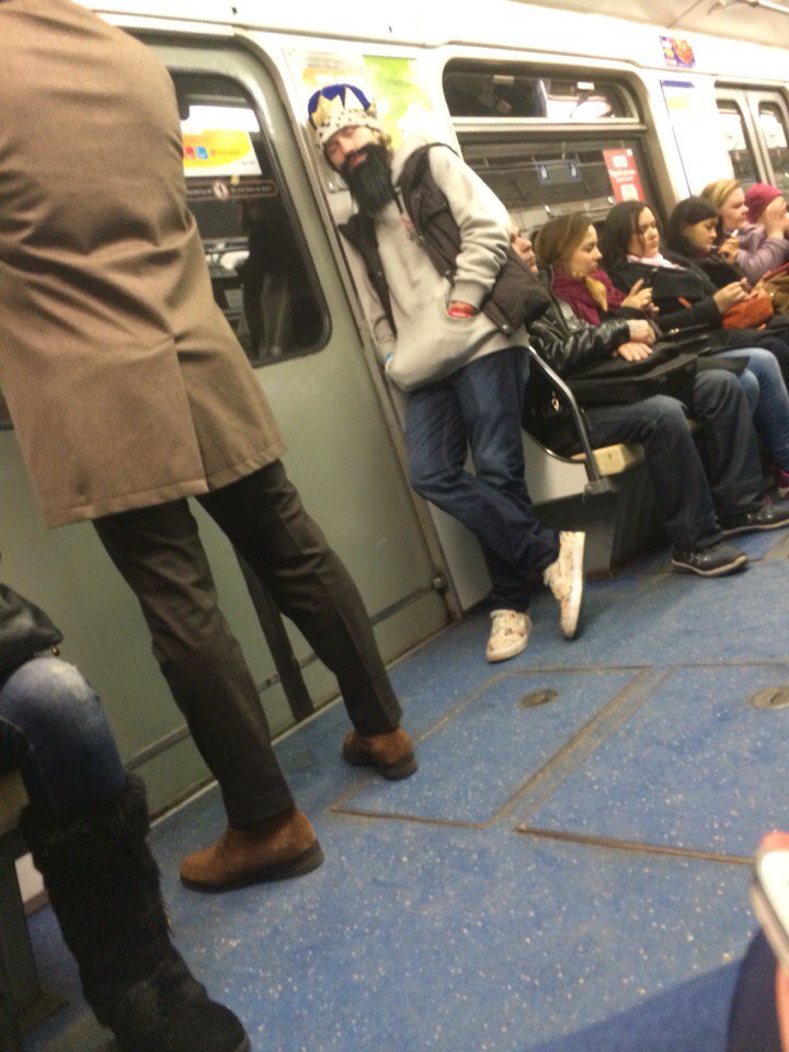 мода петербургского метро, мода метро, модники в транспорте, странные пассажиры метро 