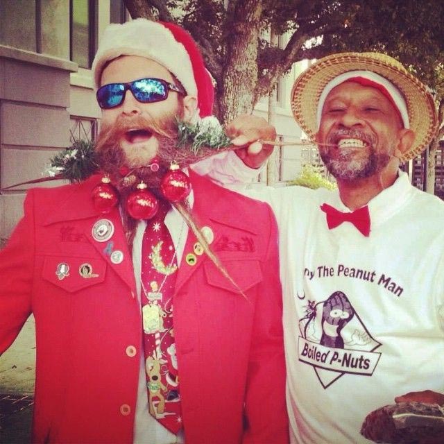 Jingles Beards, новогодние бороды, ёлочные шары в бороде, гирлянда в бороде