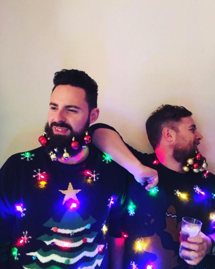 Jingles Beards, новогодние бороды, ёлочные шары в бороде, гирлянда в бороде