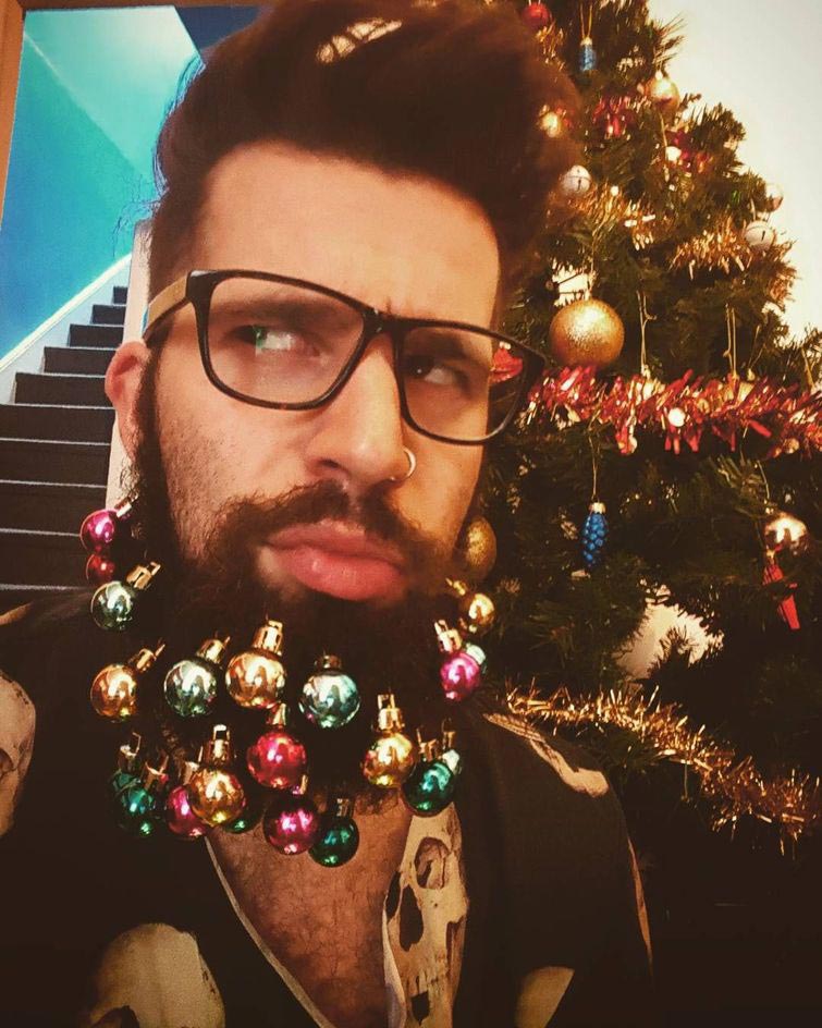 Jingles Beards, новогодние бороды, ёлочные шары в бороде, гирлянда в бороде