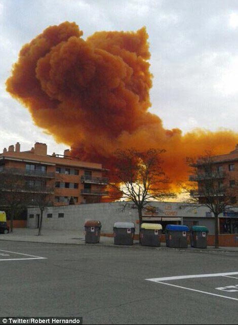 токсичное облако в Испании, оранжевое облако в Испании, оранжевое токсичное облако в Испании, взрыв на химическом заводе в Испании, Оранжевое облако Игуалада