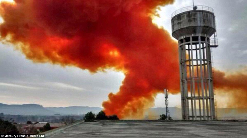 токсичное облако в Испании, оранжевое облако в Испании, оранжевое токсичное облако в Испании, взрыв на химическом заводе в Испании, Оранжевое облако Игуалада