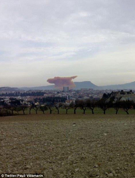 токсичное облако в Испании, оранжевое облако в Испании, оранжевое токсичное облако в Испании, взрыв на химическом заводе в Испании, Оранжевое облако Игуалада