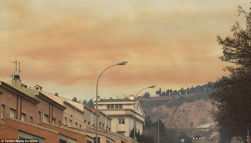 токсичное облако в Испании, оранжевое облако в Испании, оранжевое токсичное облако в Испании, взрыв на химическом заводе в Испании, Оранжевое облако Игуалада