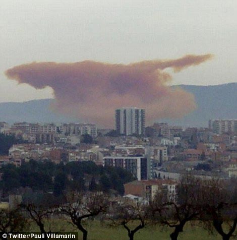 токсичное облако в Испании, оранжевое облако в Испании, оранжевое токсичное облако в Испании, взрыв на химическом заводе в Испании, Оранжевое облако Игуалада