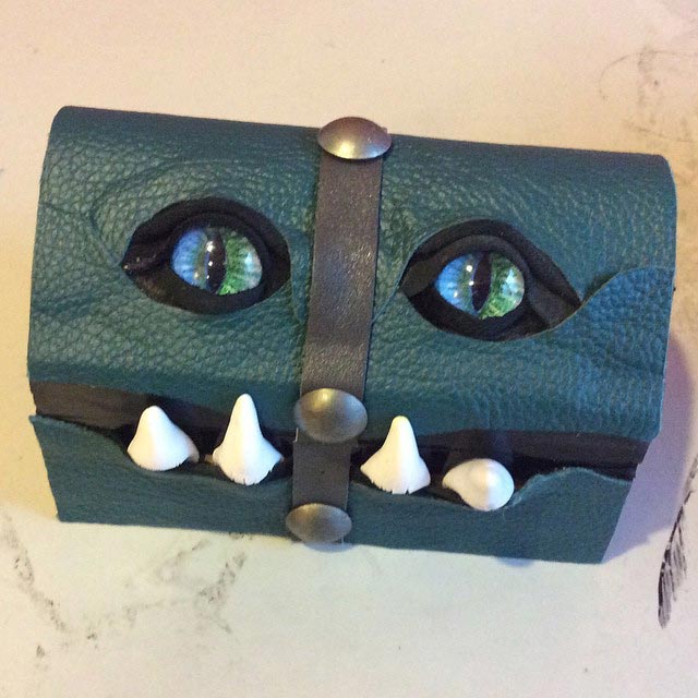 чемоданы в виде монстров, монстры сундуки, Mellie Z, Fine Line Workshop