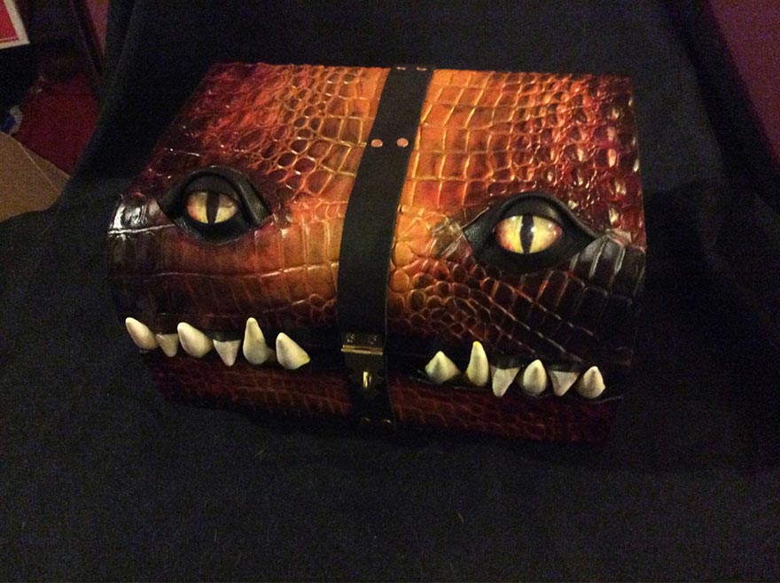 чемоданы в виде монстров, монстры сундуки, Mellie Z, Fine Line Workshop