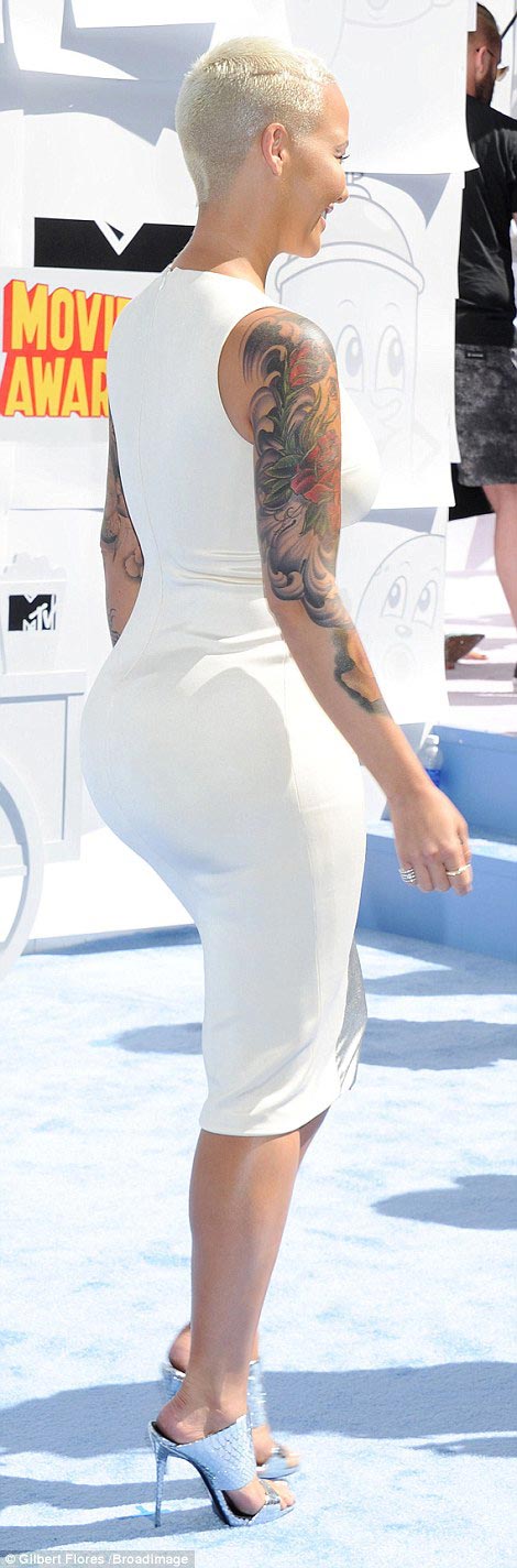 Лучшие и худшие наряды звёзд на MTV Movie Awards 2015 MTV Movie Awards 2015, красная дорожка MTV Movie Awards 2015, лучшие и худшие наряды MTV Movie Awards 2015