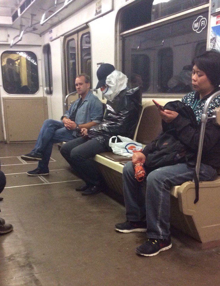 мода петербургского метро, мода метро, модники в транспорте, странные пассажиры метро 