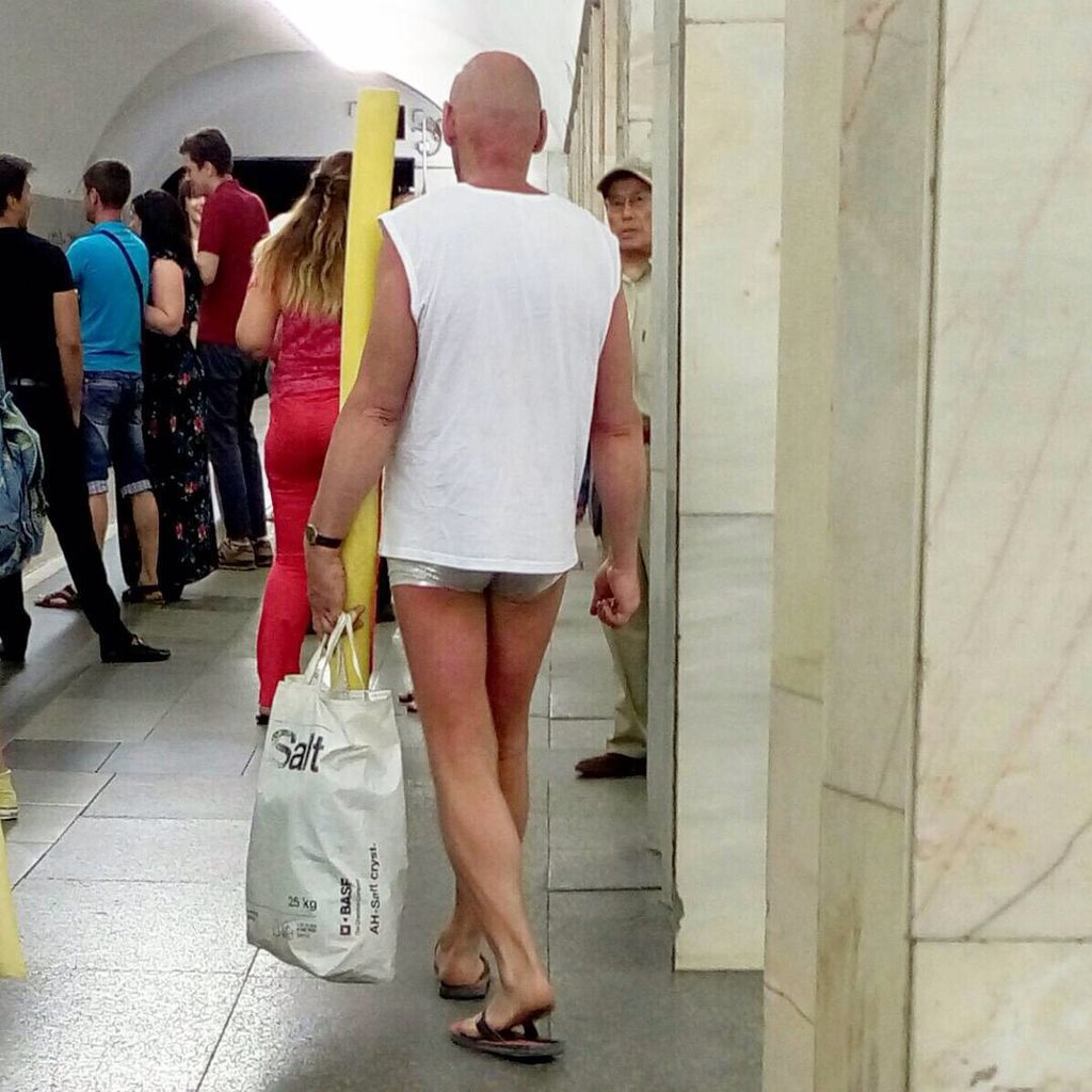 мода петербургского метро, мода метро, модники в транспорте, странные пассажиры метро 