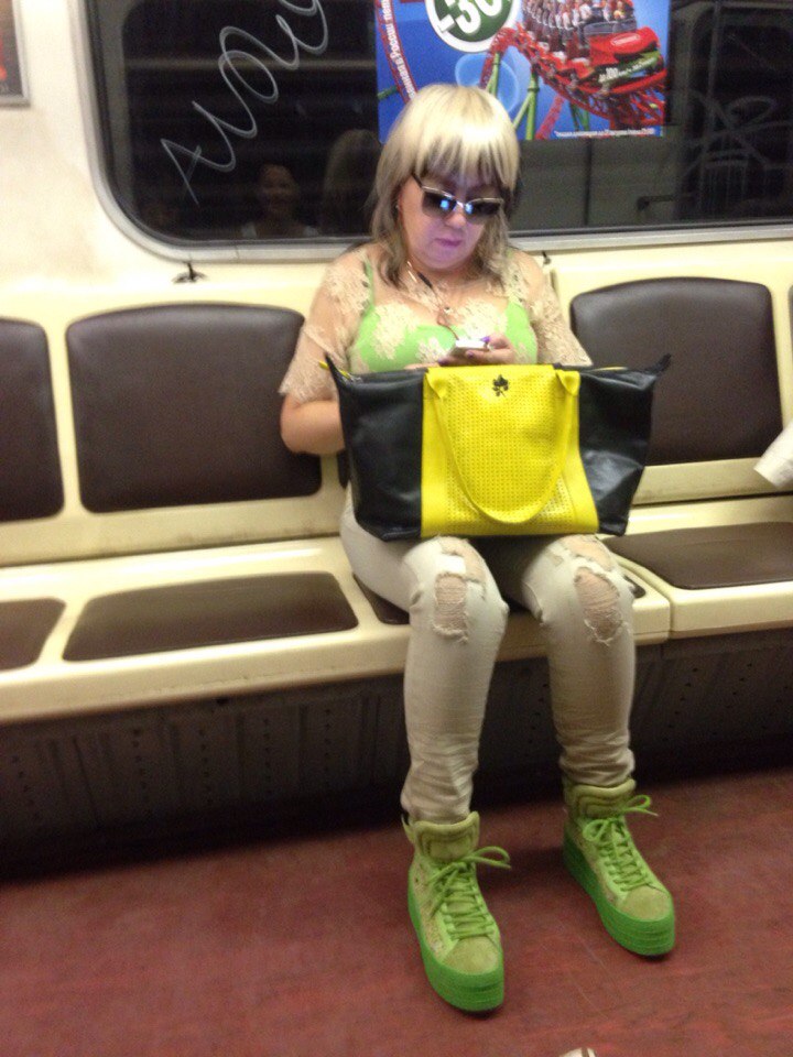 мода петербургского метро, мода метро, модники в транспорте, странные пассажиры метро 