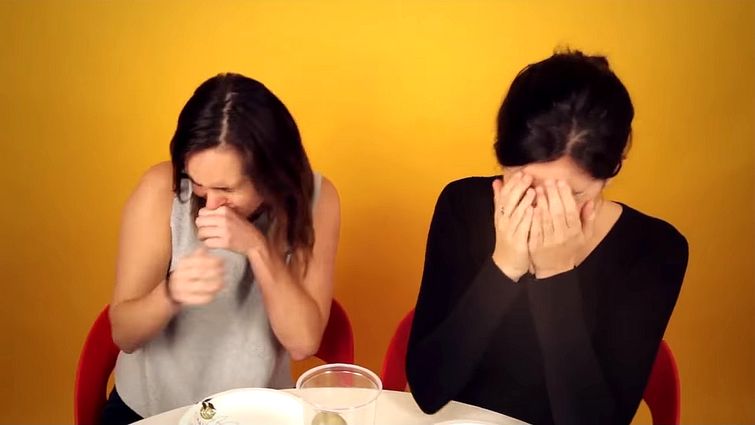 американцы пьют водку по русски, американцы пьют водку как русские, американцы пробуют русские закуски